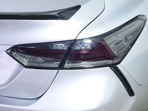 Used 2019 Toyota Camry SE image 17