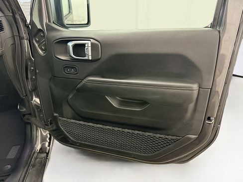 Used 2025 Jeep Wrangler Unlimited Sahara w/ Safety Group AWD/4WD image 32