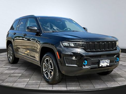 Used 2022 Jeep Grand Cherokee Trailhawk w/ Luxury Tech Group III AWD/4WD image 3