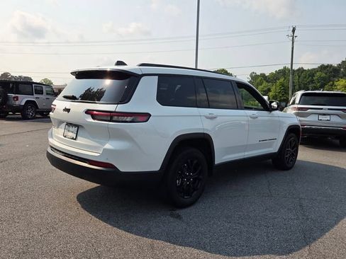 Used 2025 Jeep Grand Cherokee L Altitude RWD image 9