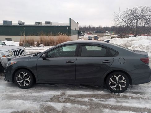 Used 2019 Kia Forte LXS image 9