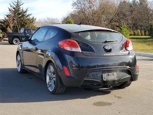 Used 2013 Hyundai Veloster w/ Tech Pkg image 3
