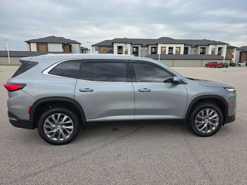 Used 2025 Buick Enclave Preferred FWD image 14
