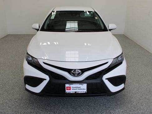 Certified 2024 Toyota Camry SE FWD image 3