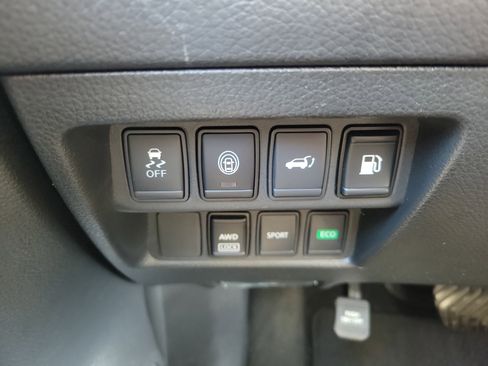 Used 2019 Nissan Rogue SV image 24