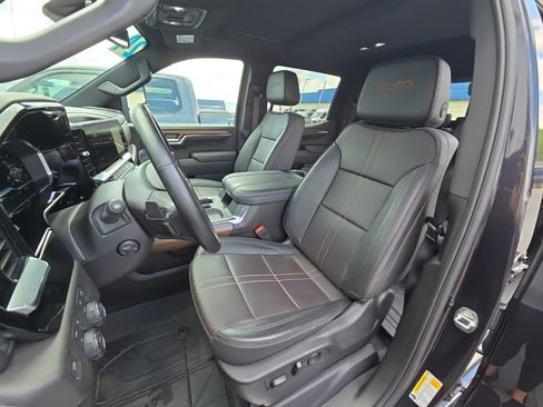 Used 2024 Chevrolet Silverado 1500 High Country w/ High Country Premium Package AWD/4WD image 29