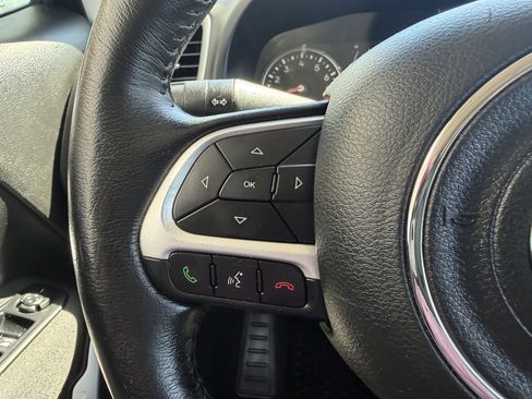 Used 2019 Jeep Renegade Latitude w/ Cold Weather Group AWD/4WD image 35