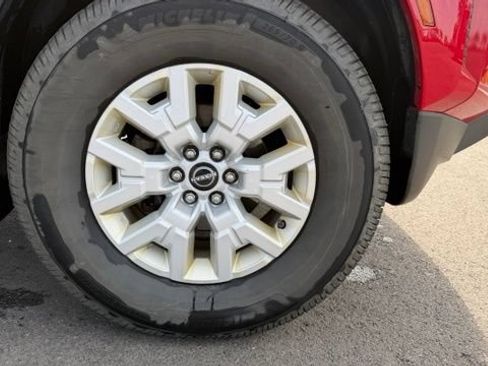Used 2022 Nissan Frontier SV AWD/4WD image 9
