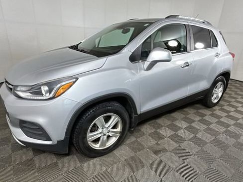 Used 2017 Chevrolet Trax LT w/ LT Convenience Package FWD image 7