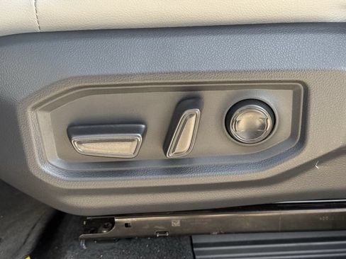 Used 2024 Toyota Tundra Limited AWD/4WD image 29