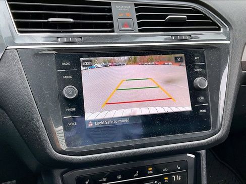 Used 2022 Volkswagen Tiguan SE image 11