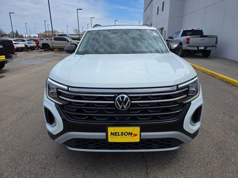 Used 2025 Volkswagen Atlas Peak Edition SE AWD/4WD image 4