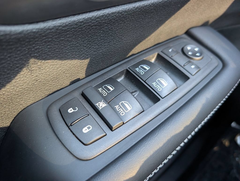 New 2026 Chrysler Pacifica Select w/ S Appearance Package FWD image 38