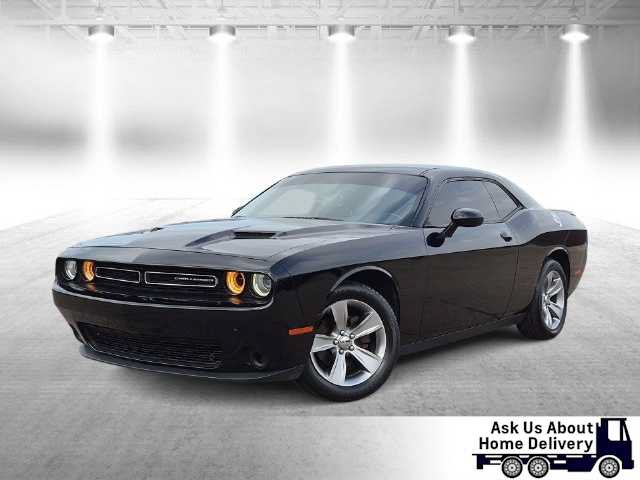 Certified 2018 Dodge Challenger SXT RWD image 1