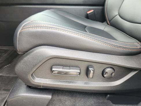 Used 2025 Honda Pilot TrailSport image 23