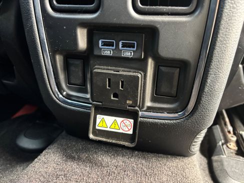 Used 2022 Jeep Grand Cherokee Limited image 22