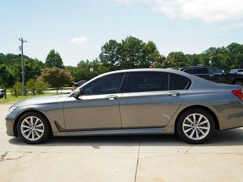 Used 2019 BMW 750i w/ Executive Package RWD image 24