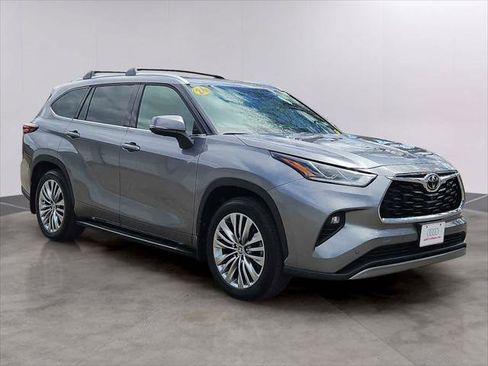 Used 2026 Toyota Highlander Platinum AWD/4WD image 12