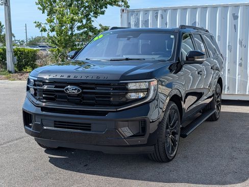 Certified 2025 Ford Expedition Max Platinum w/ Stealth Appearance Package AWD/4WD image 7