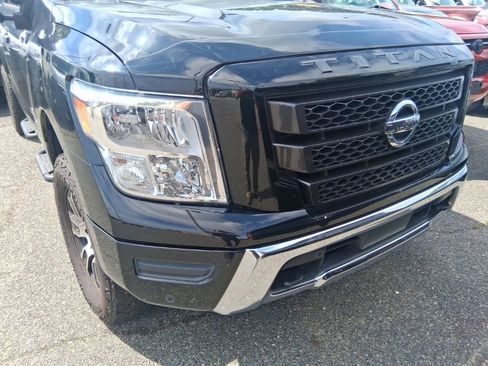 Used 2022 Nissan Titan SV w/ SV Convenience Package AWD/4WD image 2