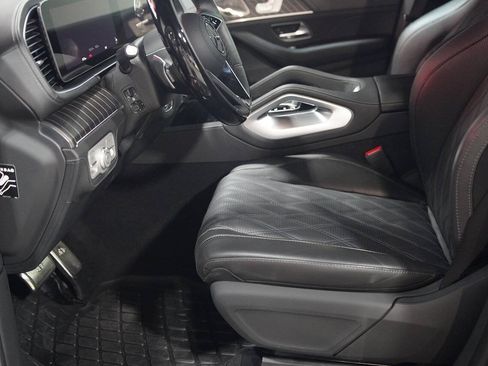 Used 2025 Mercedes-Benz Maybach GLS 600 4MATIC image 82