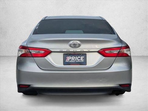 Used 2018 Toyota Camry FWD image 7