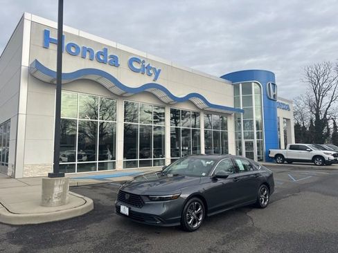 Used 2023 Honda Accord EX image 2