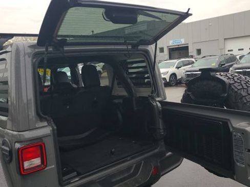 Used 2021 Jeep Wrangler Unlimited Rubicon w/ Dual Top Group AWD/4WD image 11