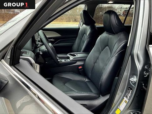 Used 2025 Toyota Grand Highlander AWD Hybrid image 9