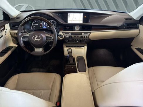 Used 2018 Lexus ES 350 w/ Luxury Package w/Wood Trim FWD image 13