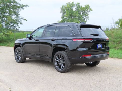 Certified 2026 Jeep Grand Cherokee Limited AWD/4WD image 6