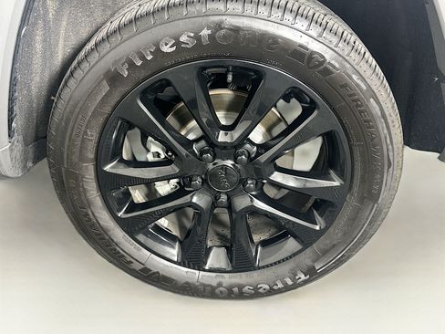 Used 2020 Jeep Grand Cherokee Altitude AWD/4WD image 11