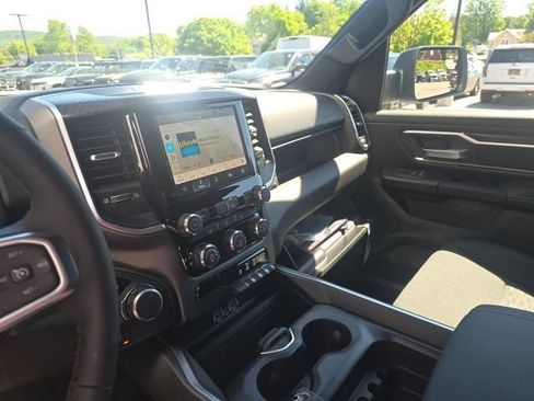 New 2026 RAM 1500 4x4 Crew Cab image 24