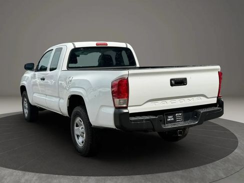 Used 2016 Toyota Tacoma SR RWD image 6
