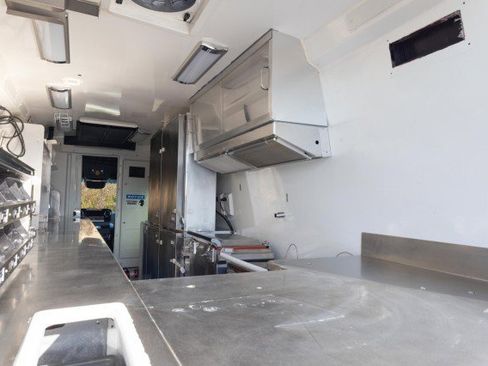 Used 2021 Mercedes-Benz Sprinter 4500 w/ Parking Package image 8