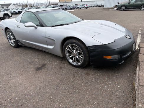 Used 2001 Chevrolet Corvette Coupe w/ Preferred Equipment Group2 RWD image 4