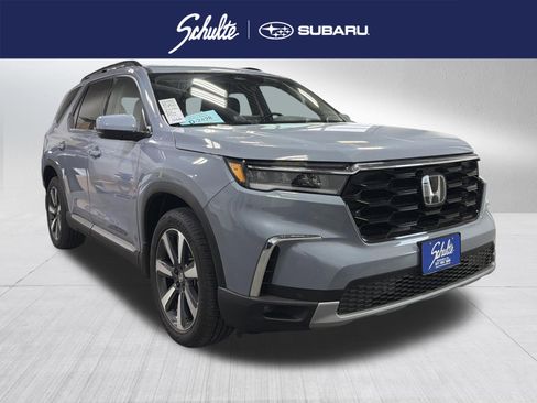 Used 2025 Honda Pilot Touring image 1