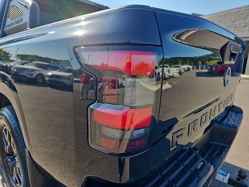 Used 2023 Nissan Frontier SV w/ Midnight Edition Package RWD image 36