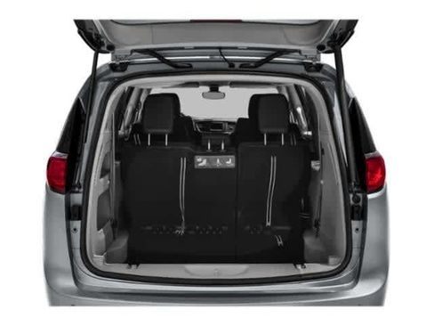 Used 2020 Chrysler Pacifica Touring-L Plus image 12