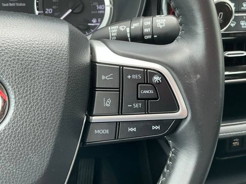 Used 2023 Toyota Highlander LE AWD/4WD image 26