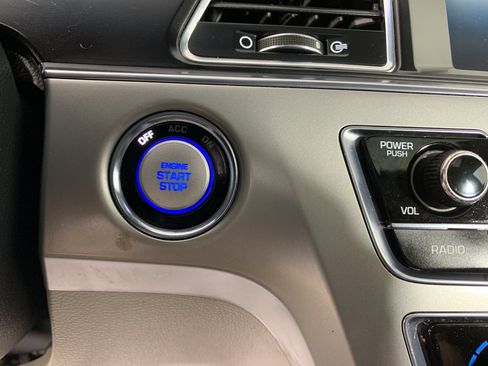 Used 2016 Hyundai Sonata Limited image 18