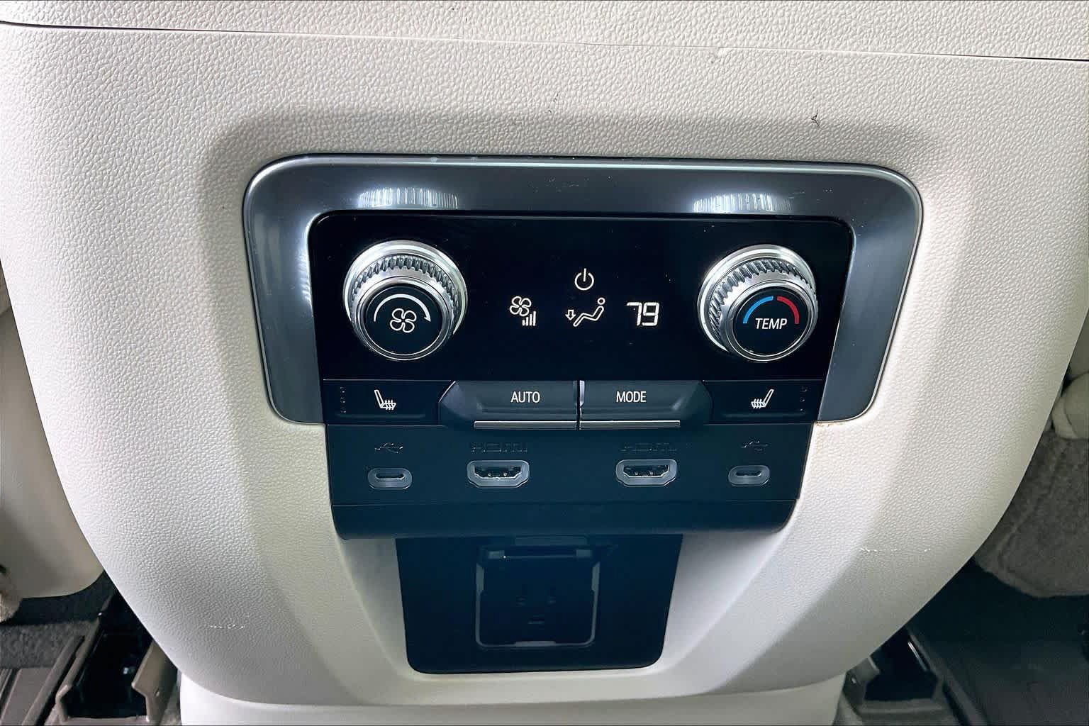 Used 2021 GMC Yukon Denali w/ Denali Ultimate Package AWD/4WD image 32