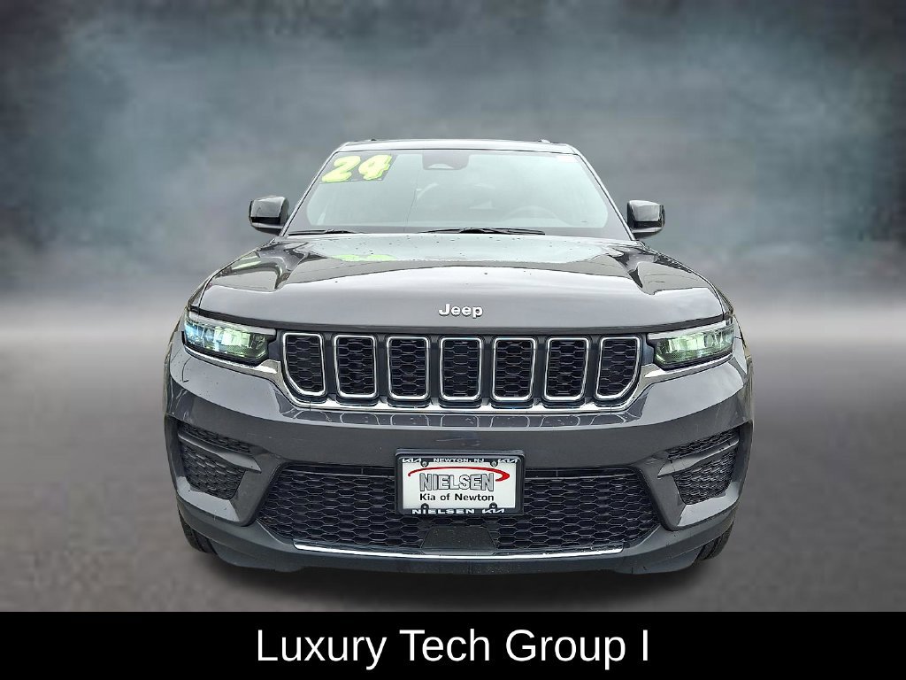 Used 2024 Jeep Grand Cherokee Laredo w/ Luxury Tech Group I AWD/4WD image 3