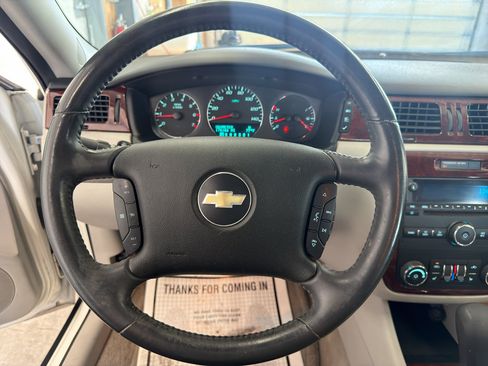 Used 2009 Chevrolet Impala LTZ FWD image 17