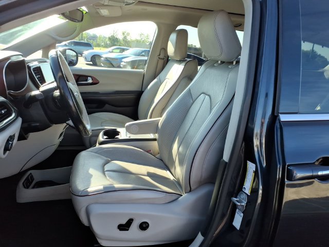 Used 2020 Chrysler Pacifica Limited FWD image 12
