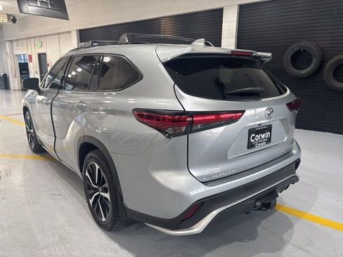 Used 2022 Toyota Highlander XSE AWD/4WD image 6