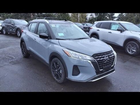 New 2024 Nissan Kicks SV w/ Exterior Package image 3