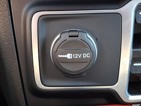 Used 2025 Jeep Wrangler Unlimited Rubicon image 24