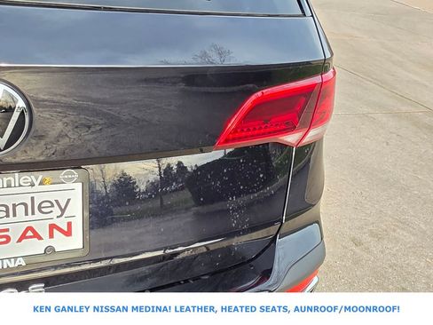 Used 2024 Volkswagen Taos SE image 16