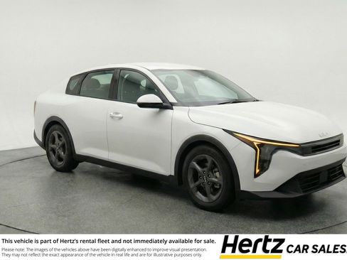 Used 2025 Kia K4 LXS image 1